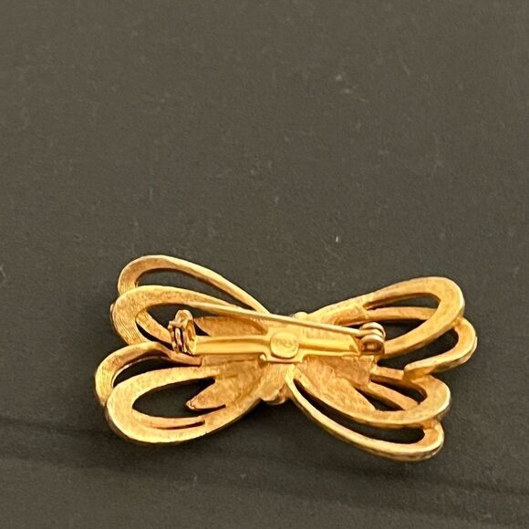 Vintage Gold Tone Bow Pin - Picture 4 of 4